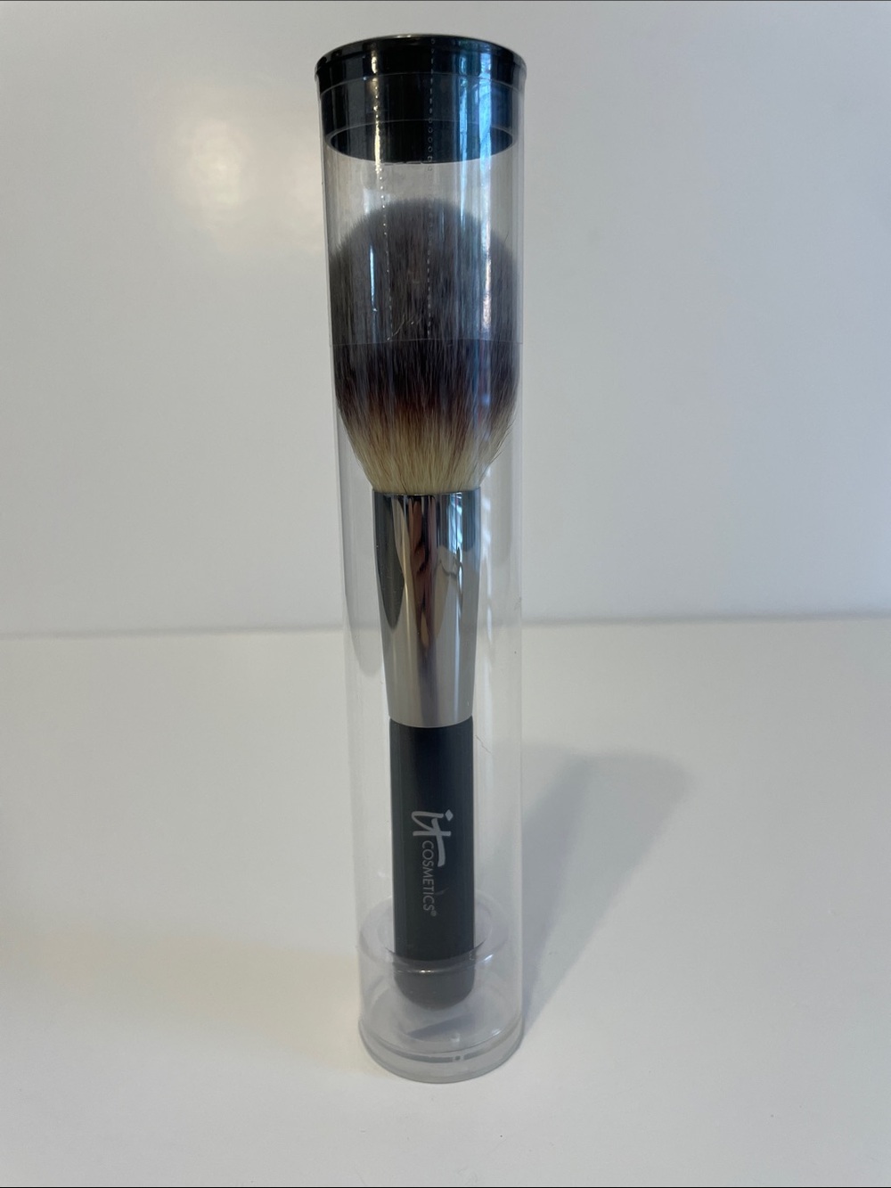 #8 IT Cosmetics Heavenly Luxe Wand Ball Powder Brush